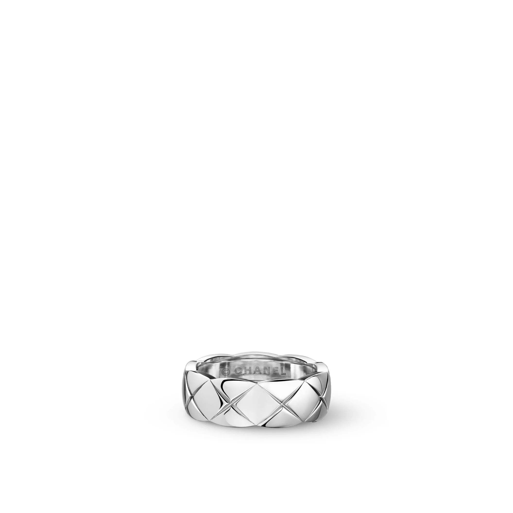 Coco Crush chanel dupes ring Quilted motif small version 18K white gold