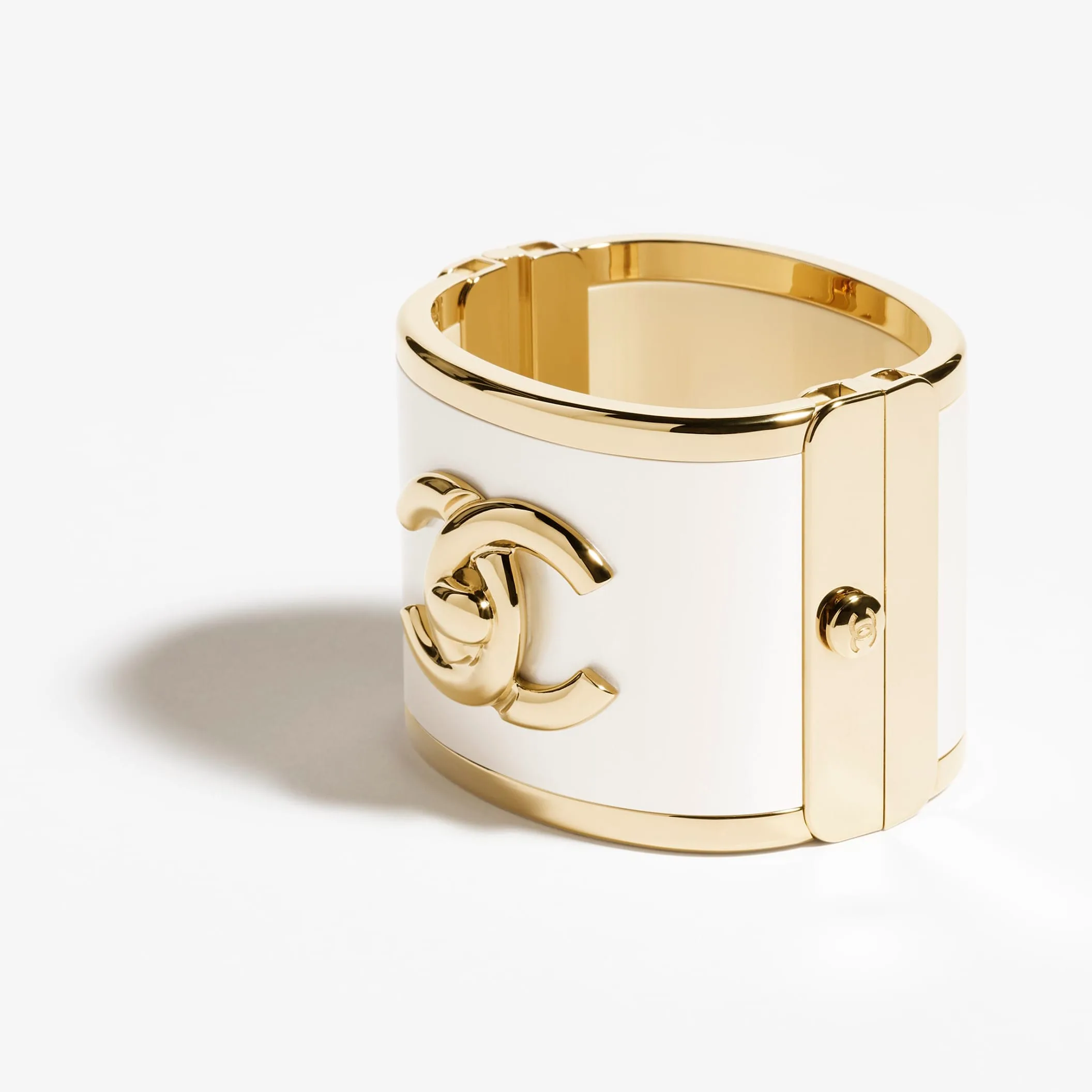 Gold & Pearly Fake chanel earrings White cuff