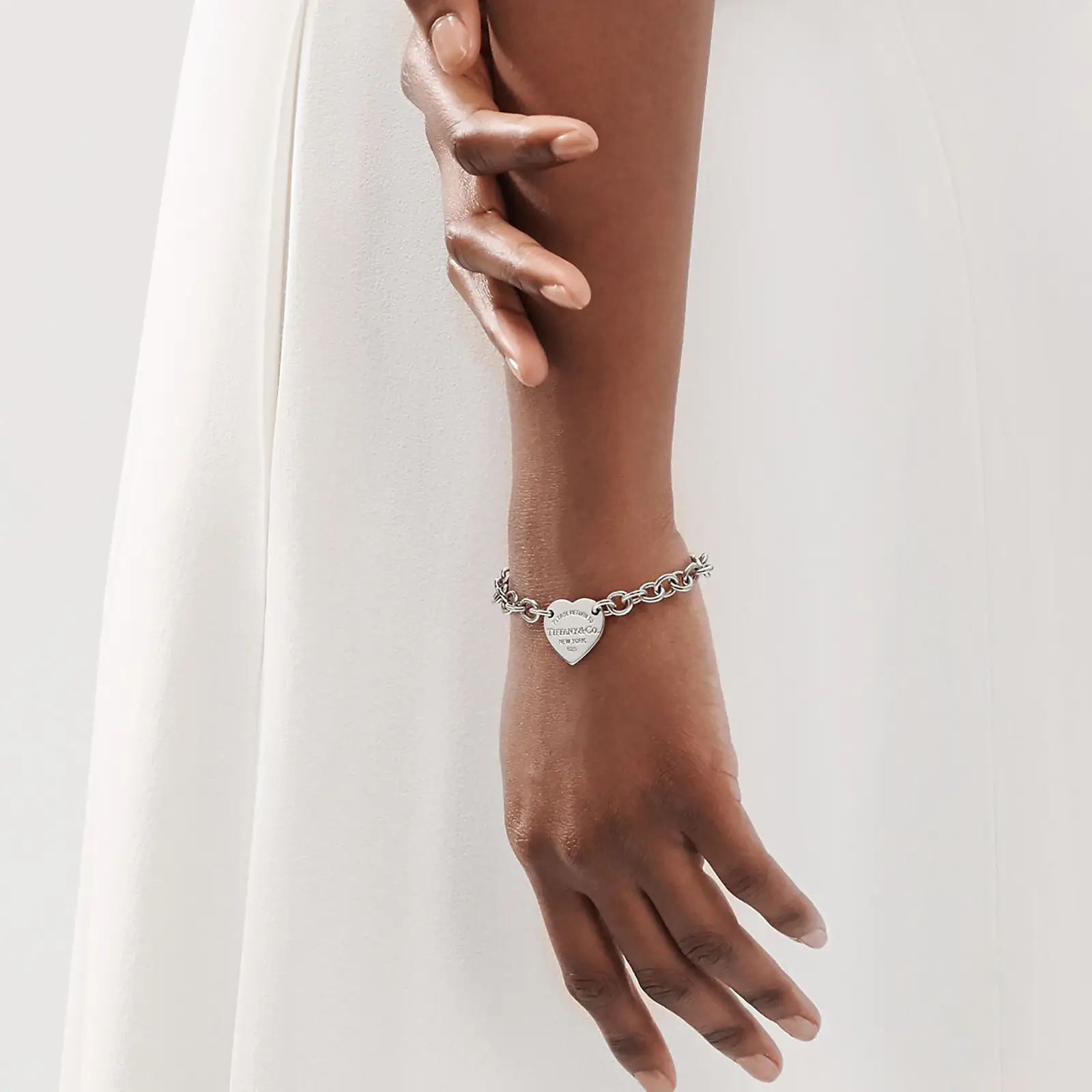 Fake Tiffany Jewelry return to tiffanyheart tag bracelet 21149799 1030428 SV 1 M
