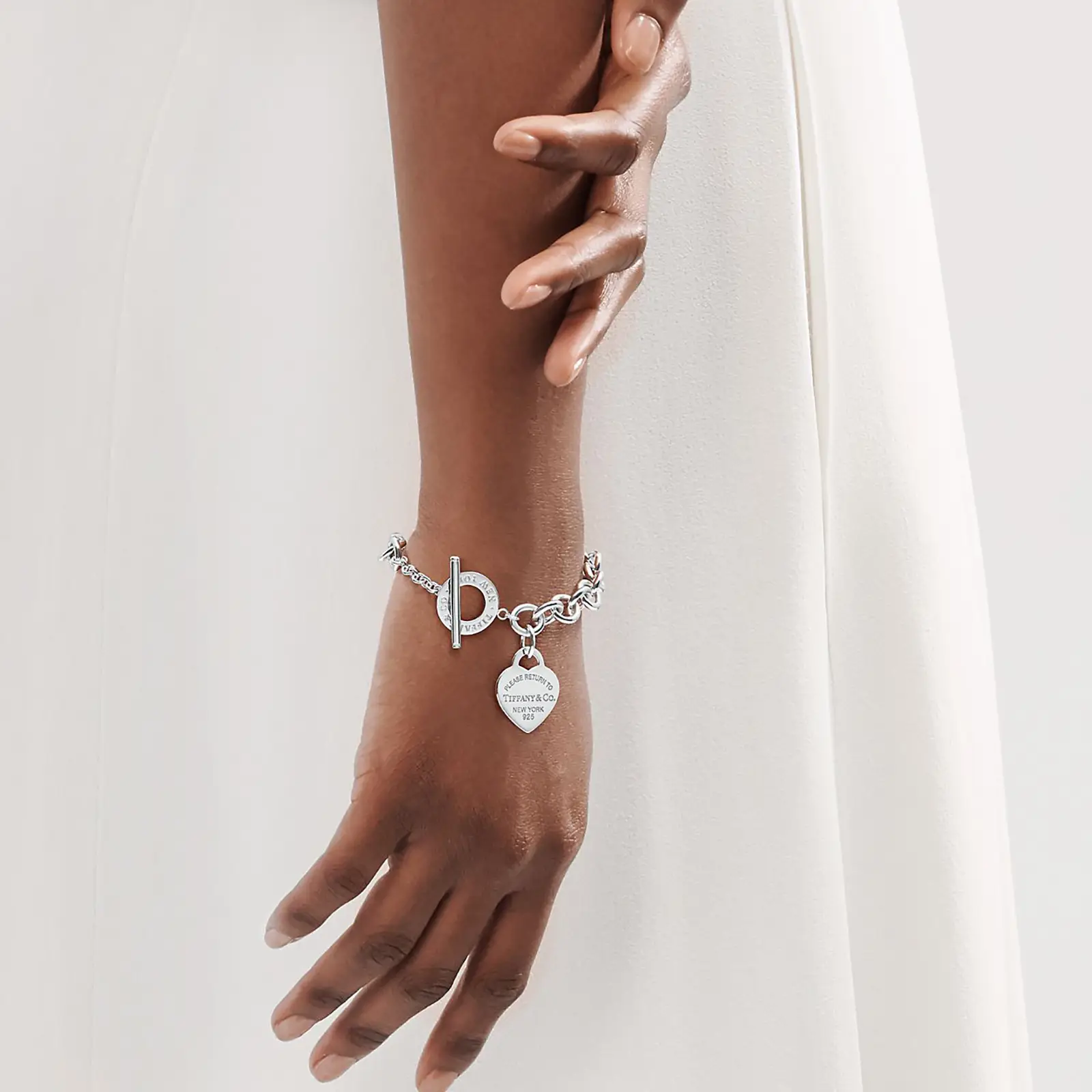 Fake Tiffany Jewelry return to tiffanyheart tag toggle bracelet 23843935 1020112 SV 1 M